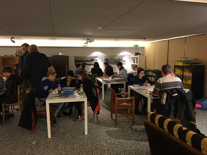 1486733362 452 thad var trodfullt a spilakvoldinu okkar i gaerkvoldi spilud voru allskonar mismu