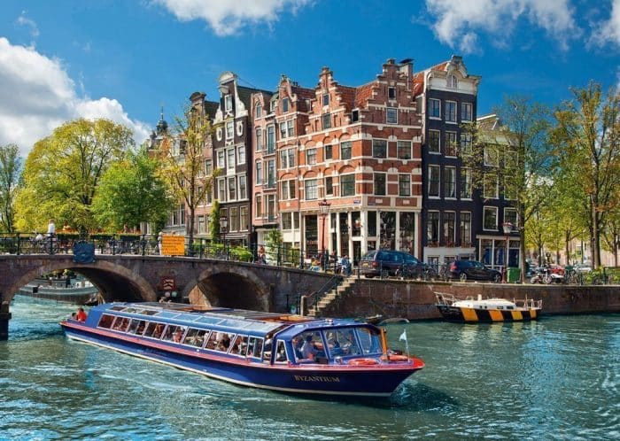 ravensburger canal tour in amsterdam 02