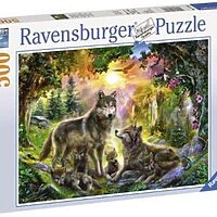 Wolf family in the sunshine (500 bita)