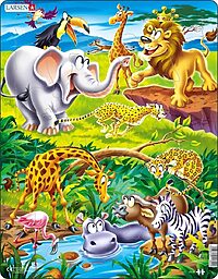 King lion watching the savannah wildlife (18 bita)