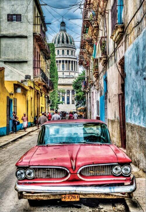 Vintage car in old Havana (1000 bita) - Image 2