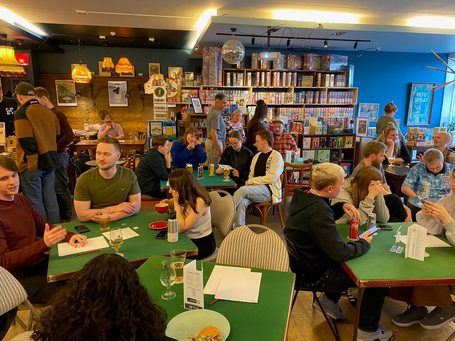 BarSvar í Spilakaffi er frábær skemmtun. Engin spurning.